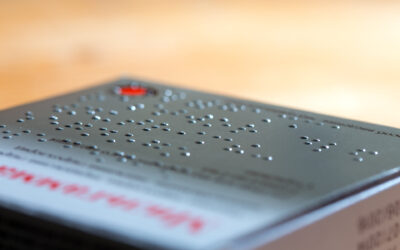 Etykiety zawierające tekst pisany alfabetem Braille’a na produktach – nowy trend