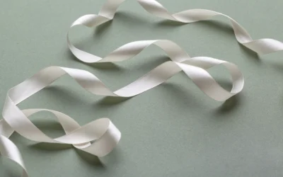 Czym różni się taśma satynowa od nylonowej?